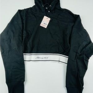 rU.Tvv
MISS-GUIDED WIDE ELASTIC CRON
HOODIE
BLACK